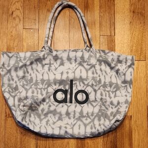 Alo Yoga Oversized Canvas Tote Bag – Gray Tie-Dye Logo | Gym Beach Travel